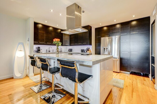 Foto del edificio - Unique Urban Oasis with Exquisite Upgrades...