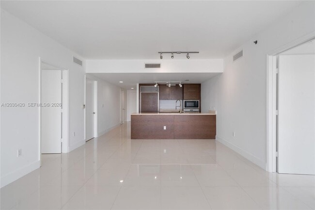 Foto del edificio - 475 Brickell Ave