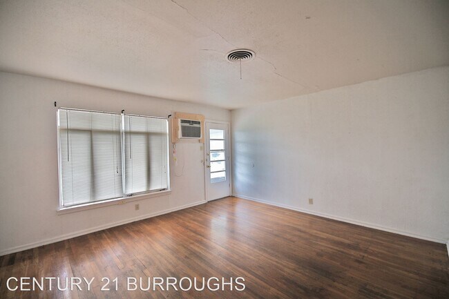 Building Photo - 3 br, 1 bath House - 554 Blaze