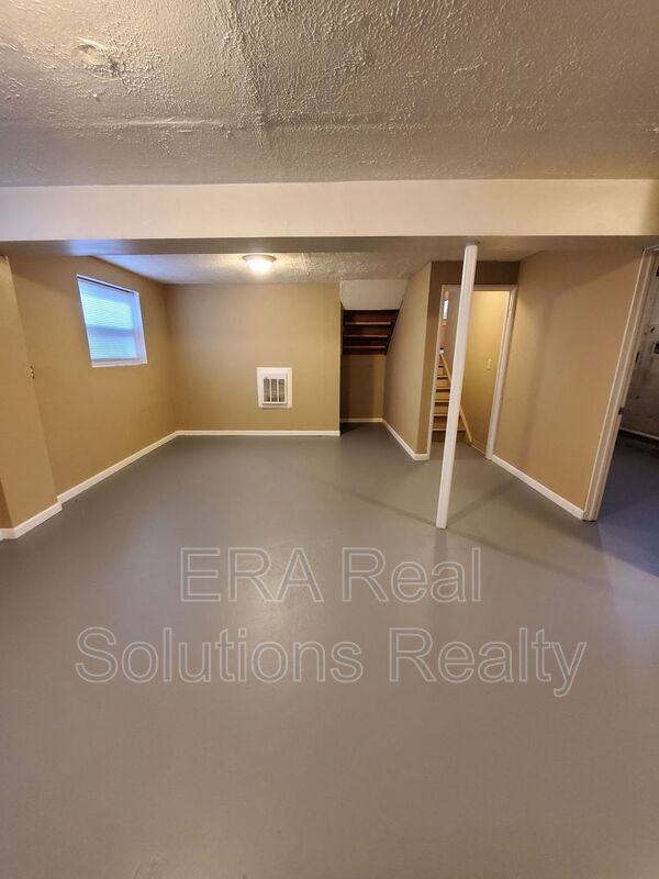 Building Photo - 3823 Scales Dr