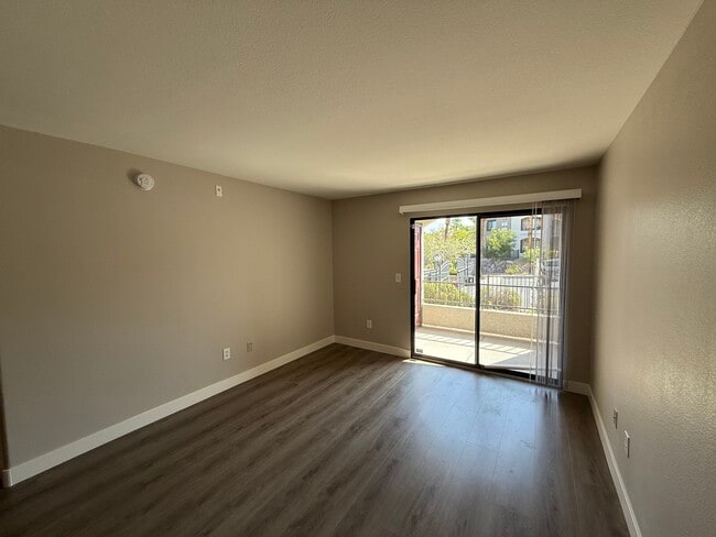 Foto del edificio - 950 Seven Hills Dr