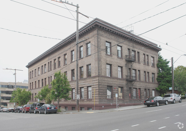 Building Photo - Avalon Apartments