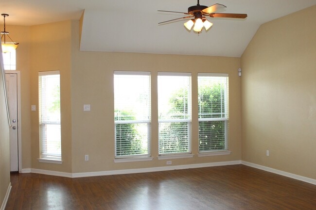 Foto del edificio - 7707 Bridgepointe Dr