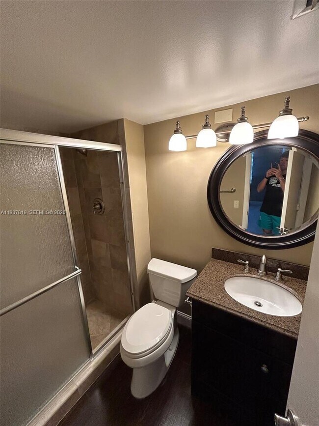 Foto del edificio - 3001 W Rolling Hills Cir