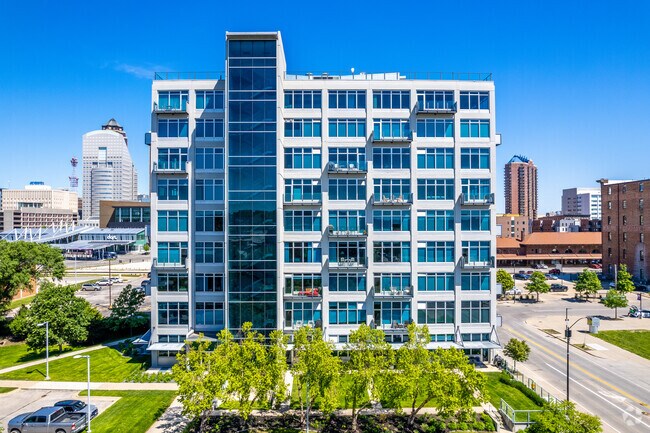 Building Photo - Whiteline Lofts