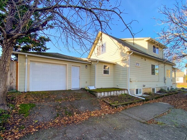 Building Photo - 8334 SE Taylor Ct