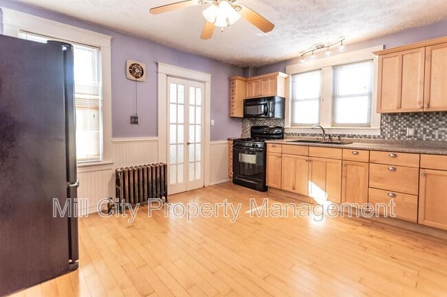 Building Photo - 204 Alsace St