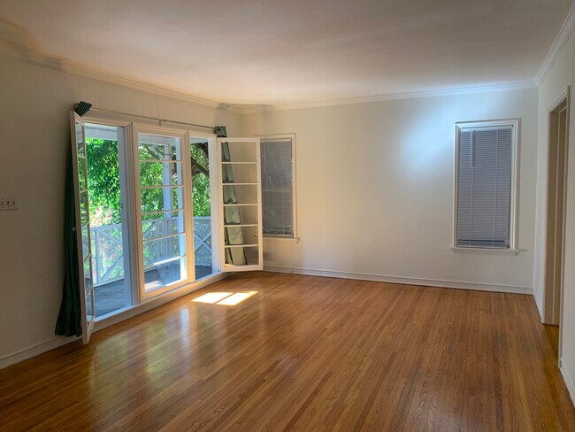 Foto del edificio - 412 N Doheny Dr