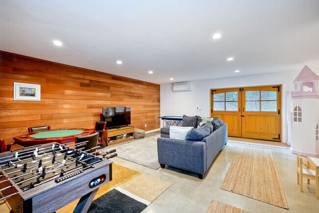 Foto del edificio - 3046 Skycrest Dr