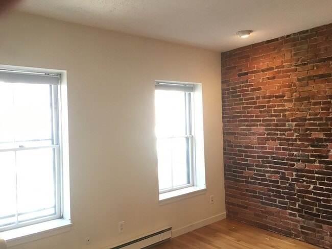 Building Photo - 150 Chandler St