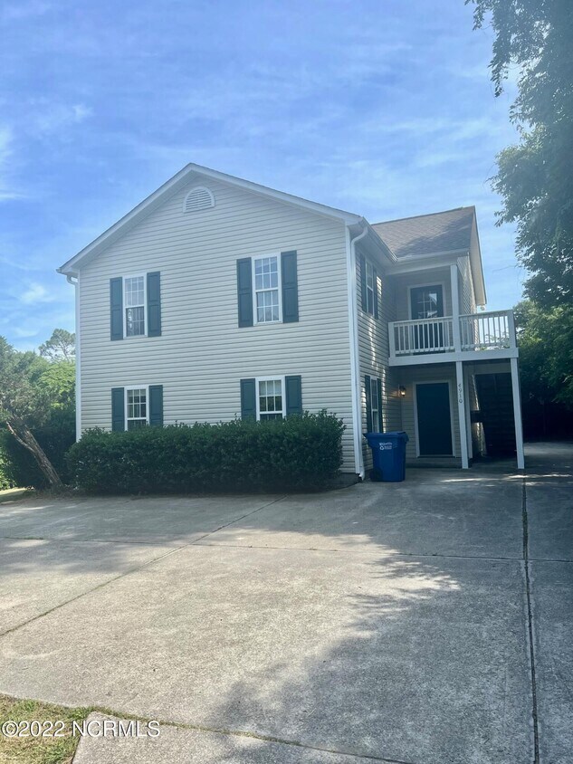 Primary Photo - 4910 Maple Ave
