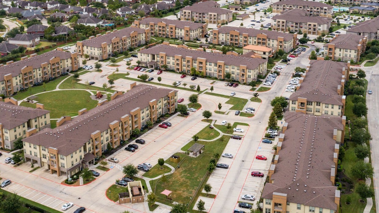 Retreat at Shadow Creek Ranch Apartments Pearland, TX