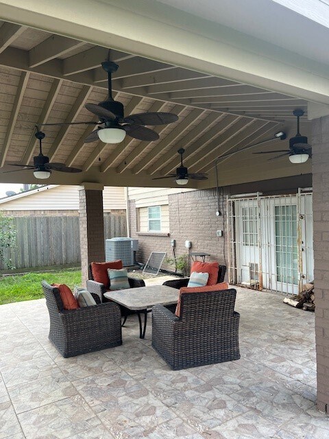Foto del edificio - 8606 Carriage Creek Dr