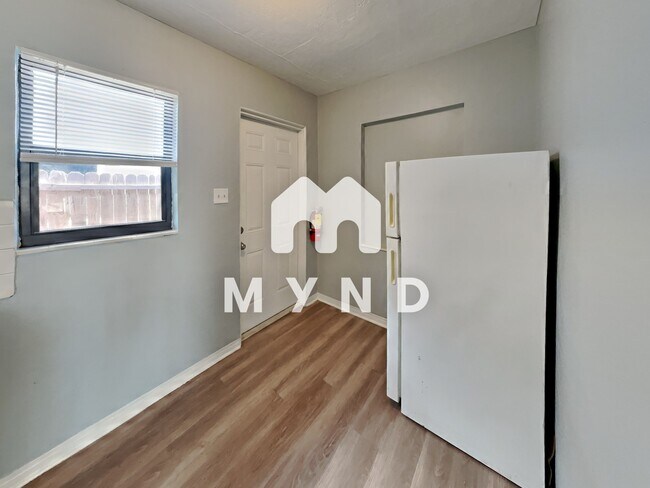Building Photo - 830 14th St N Unit 6