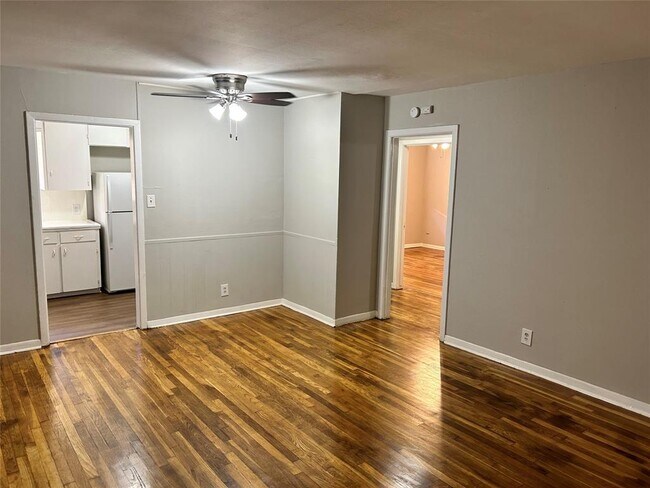 Foto del edificio - 8819 Timberside Dr