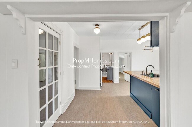 Foto del edificio - Bright and Fun One Bedroom Plus Flex Space...