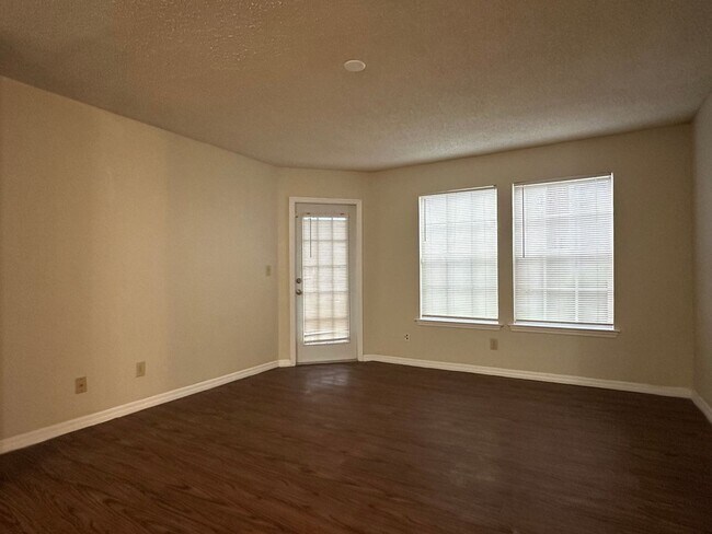 Foto del edificio - 2BD/2BA First Floor Condo with Private Patio!