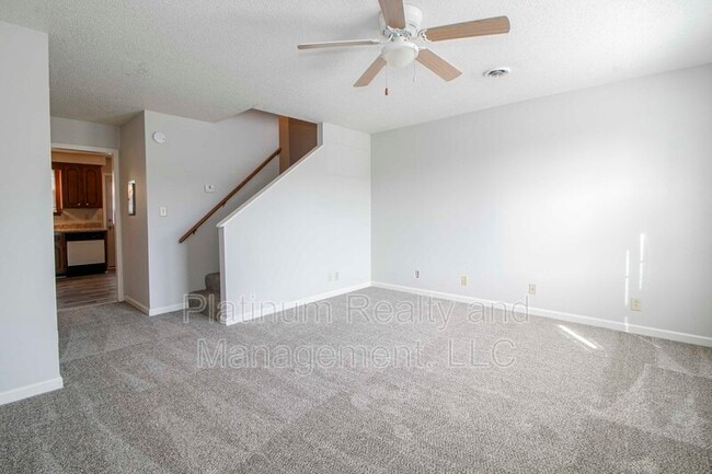 Building Photo - 814 Golf View Pl