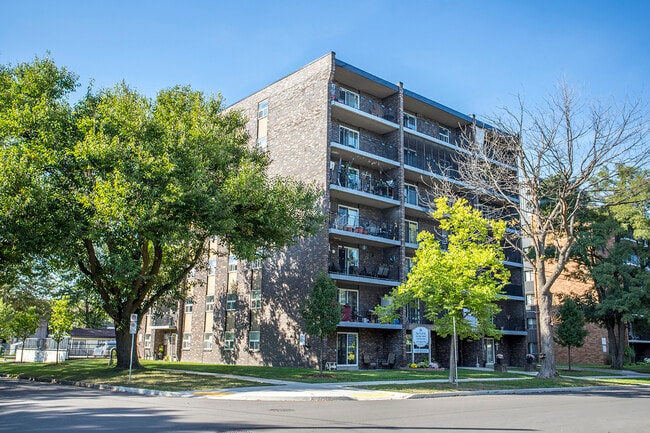 Building Photo - Sun Ray Manor Apartments