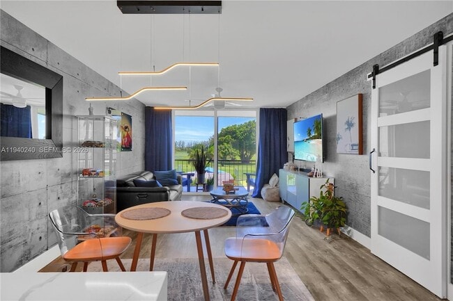 Foto del edificio - 8900 Washington St