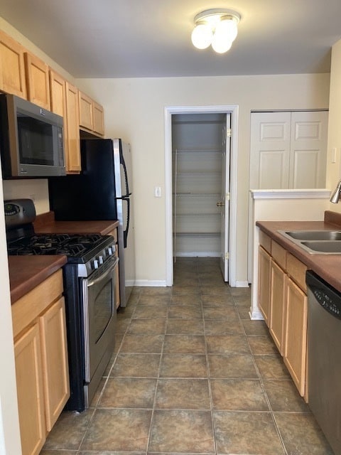 Foto del edificio - 2441 Stoughton Cir