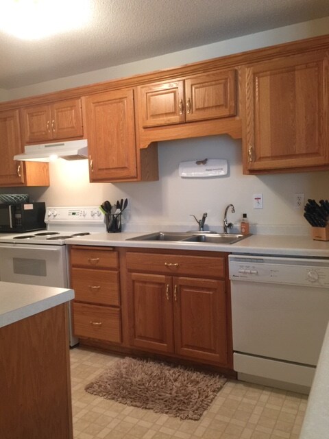 Building Photo - 112 Poplar Ridge Dr