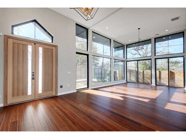 Building Photo - 4412 Caswell Ave