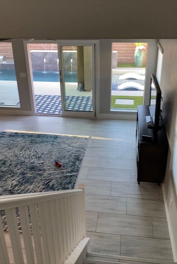 Foto del edificio - Stunning Pool Home In Mountains Edge! Pool Service included