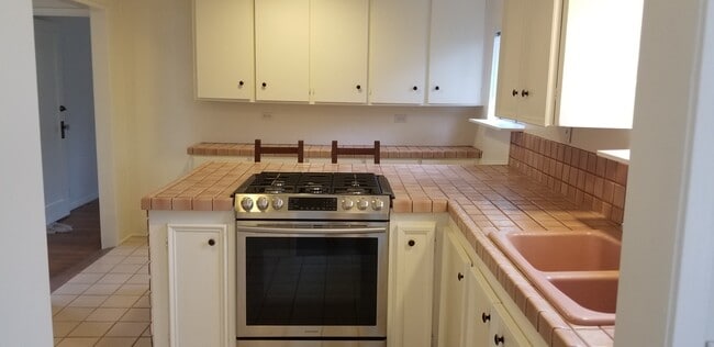 Kitchen - 2112 Clifford St