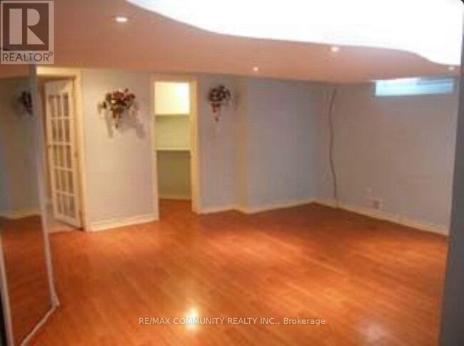 Building Photo - 5 Peony St