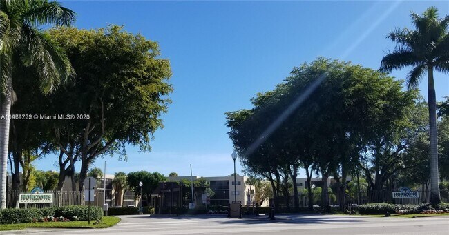 Foto del edificio - 8015 SW 107th Ave