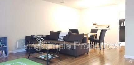 Building Photo - 10537 Englishman Dr