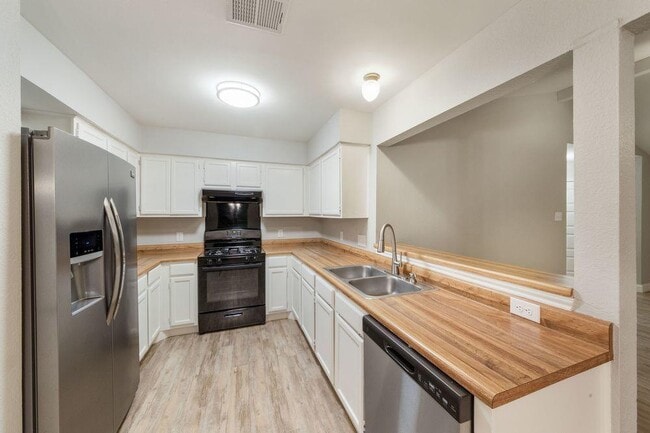 Building Photo - 8404 Horton Trail