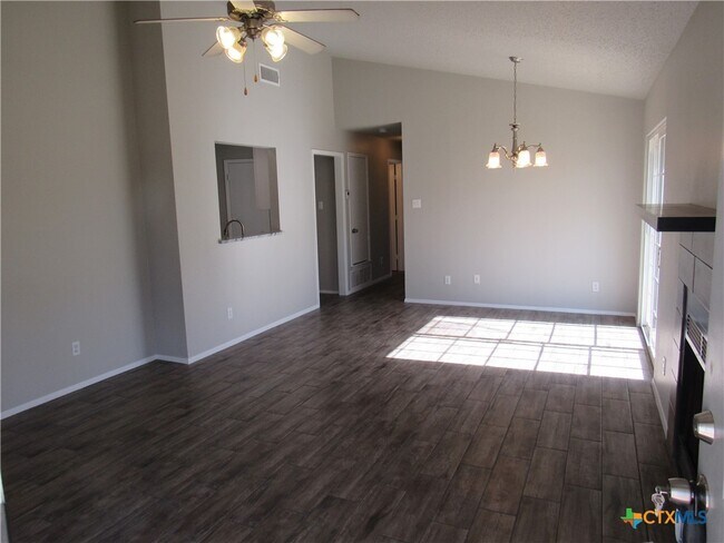 Building Photo - 3703 Holbert Dr