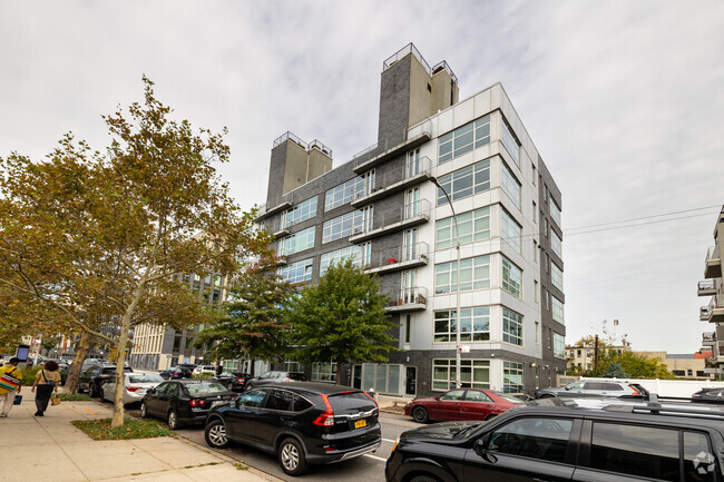 condo building - 450-460 Manhattan Ave