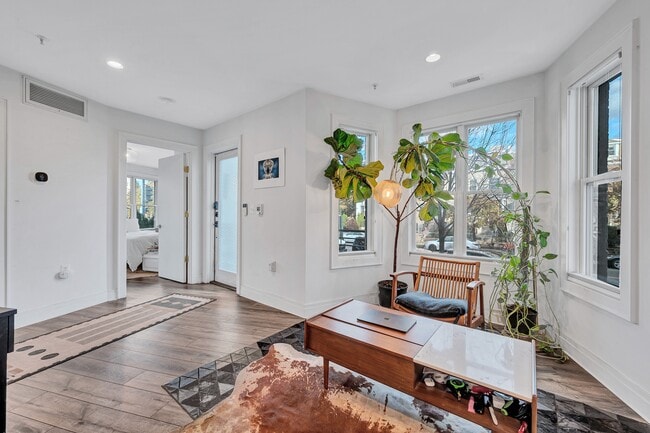 Foto del edificio - 1300 Park Rd NW