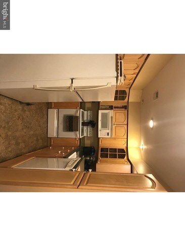Building Photo - 214 Foxwood Ln