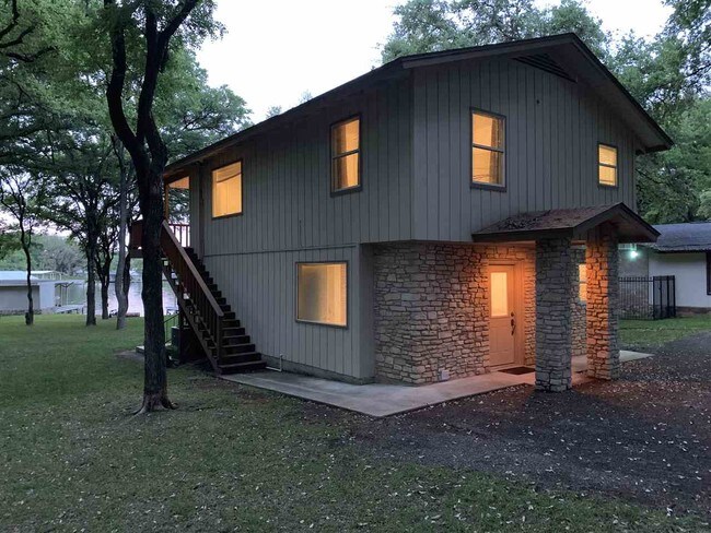 Foto del edificio - 410 Lakeview Dr
