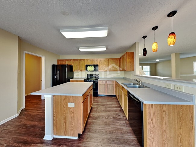 Building Photo - 5862 N Quincy Dr