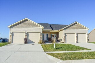 Building Photo - 1102-1104 Pueblo Dr