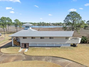 Building Photo - 4758 Bayside Dr