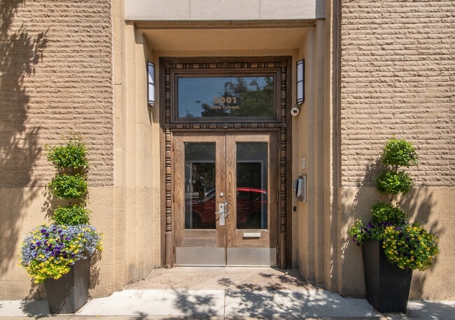 Building Photo - 2001 S Calumet Ave