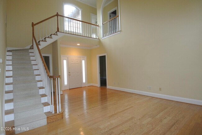 Building Photo - 1113 Devonshire Dr