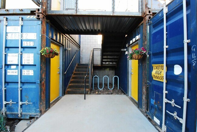Foto del edificio - Containers on Grand
