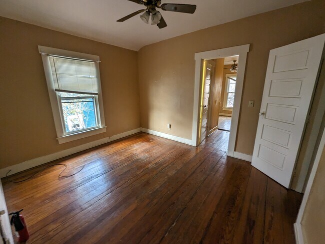 Building Photo - 341 Park Dr