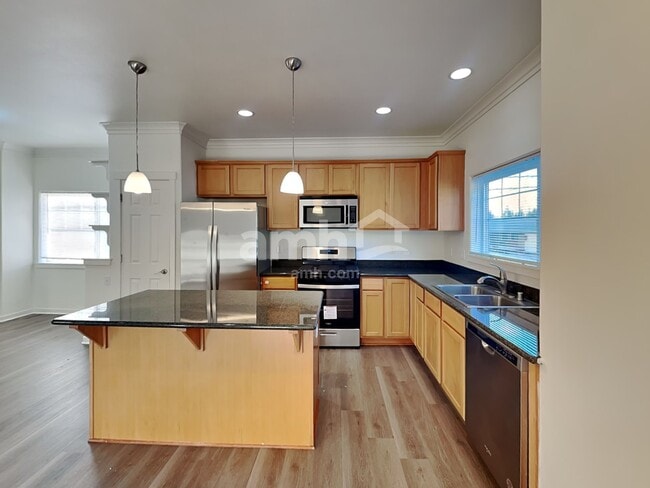 Building Photo - 7329 Rainier Dr