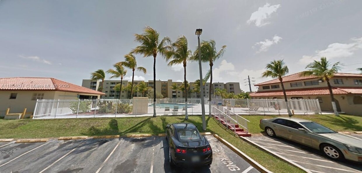 Foto del edificio - 8185 NW 7th St