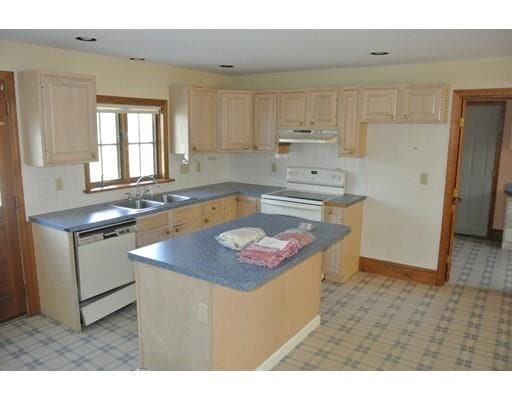 Building Photo - 143 Corliss Hill Rd