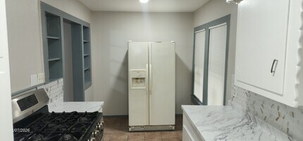 Building Photo - 4612 Hain St