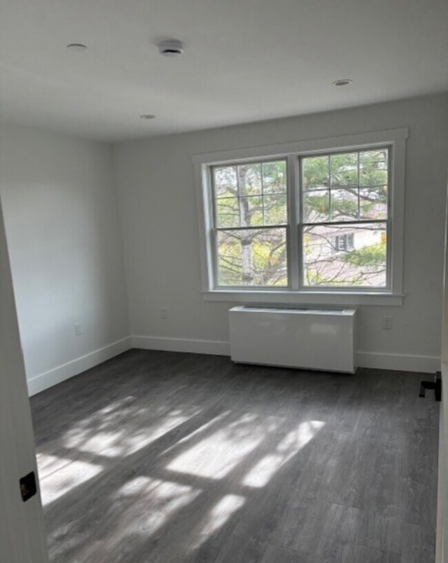 Foto del edificio - 180 Deer Park Ave